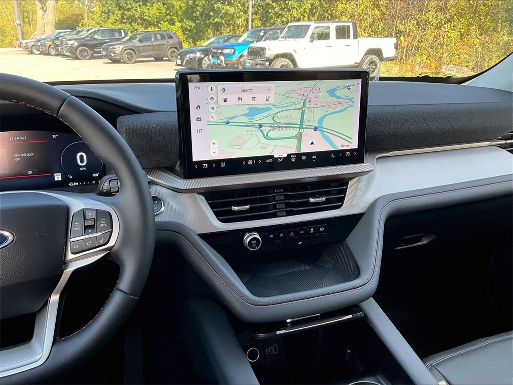 2025 Ford Explorer photo 12