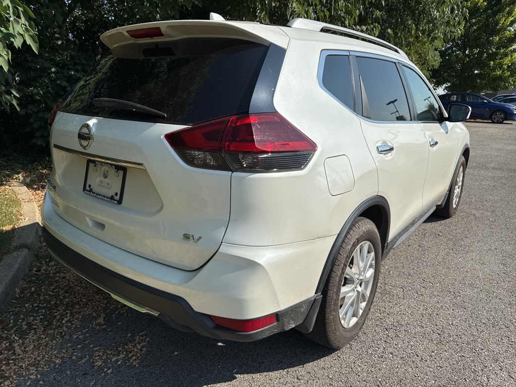 2018 Nissan Rogue SV photo 3