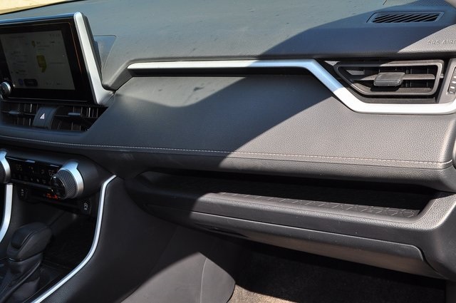 2025 Toyota RAV4 XLE photo 18