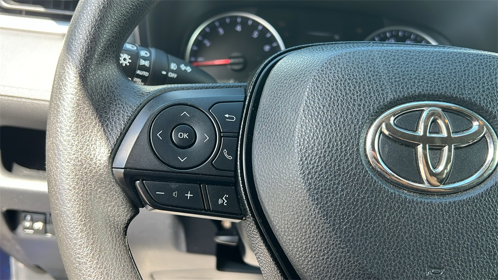 2019 Toyota RAV4 XLE photo 17