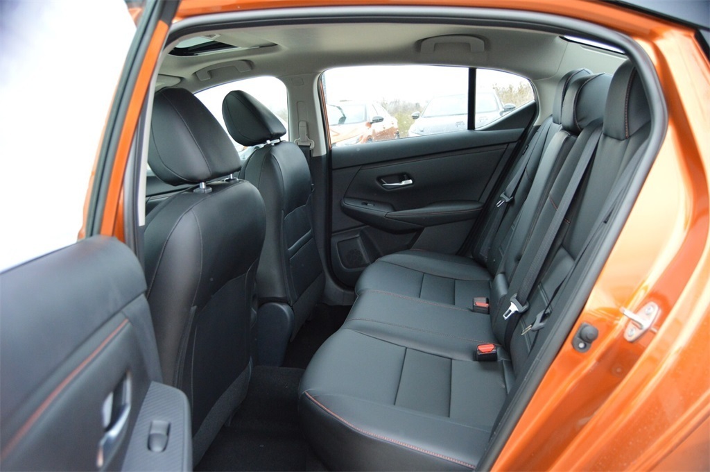 2025 Nissan Sentra SR photo 17