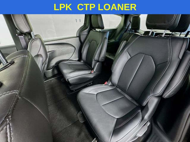 2025 Chrysler Pacifica Hybrid photo 21