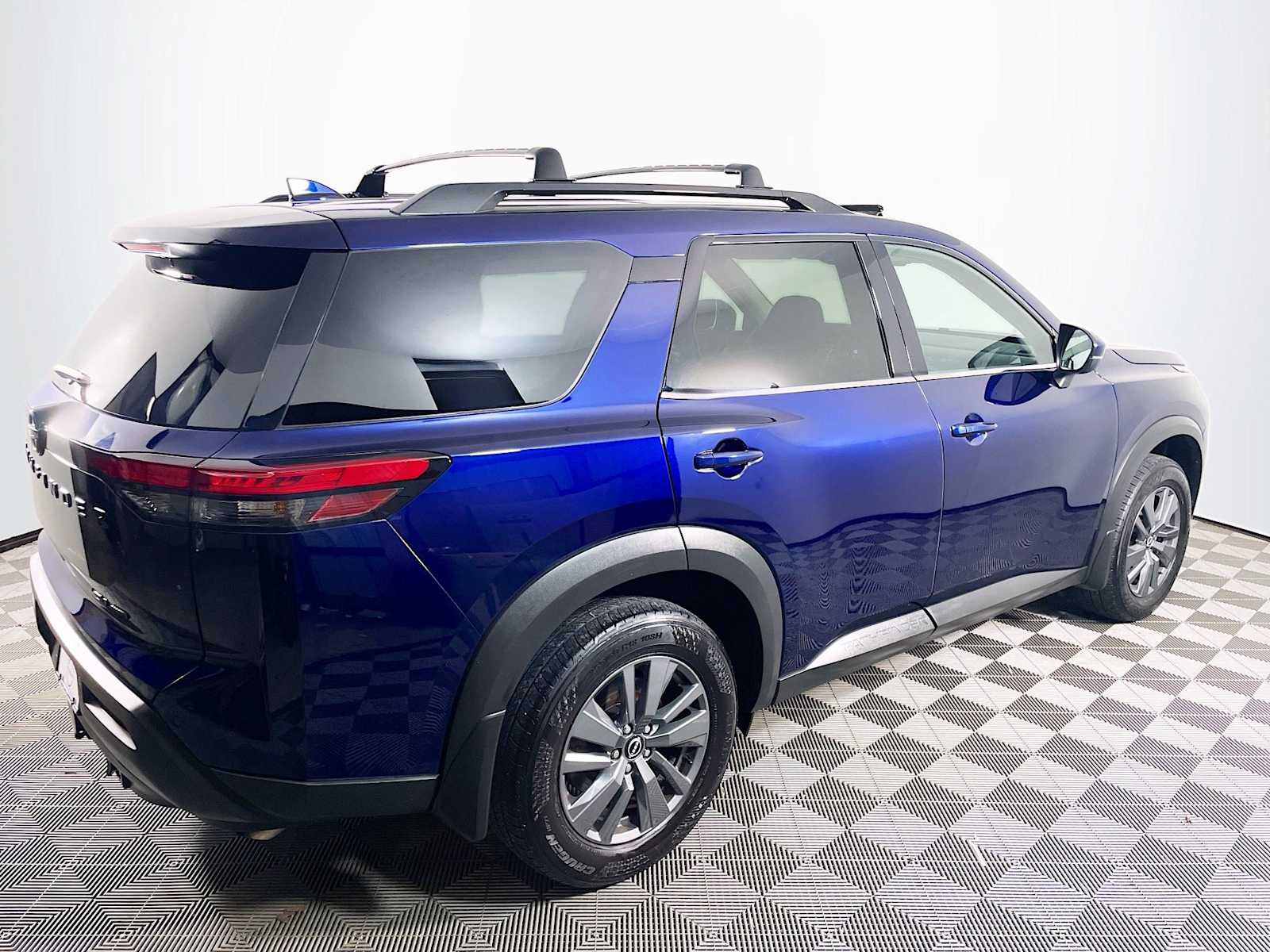 2023 Nissan Pathfinder SV photo 4