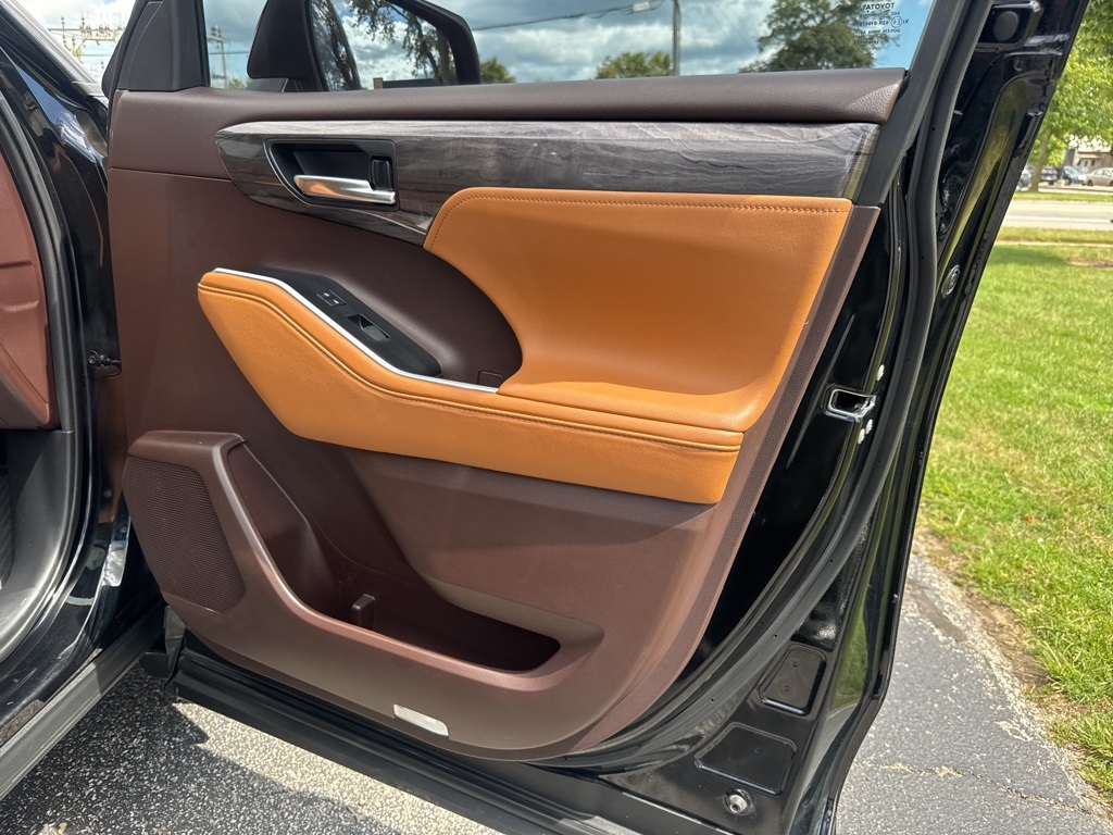 2020 Toyota Highlander Hybrid Platinum photo 24