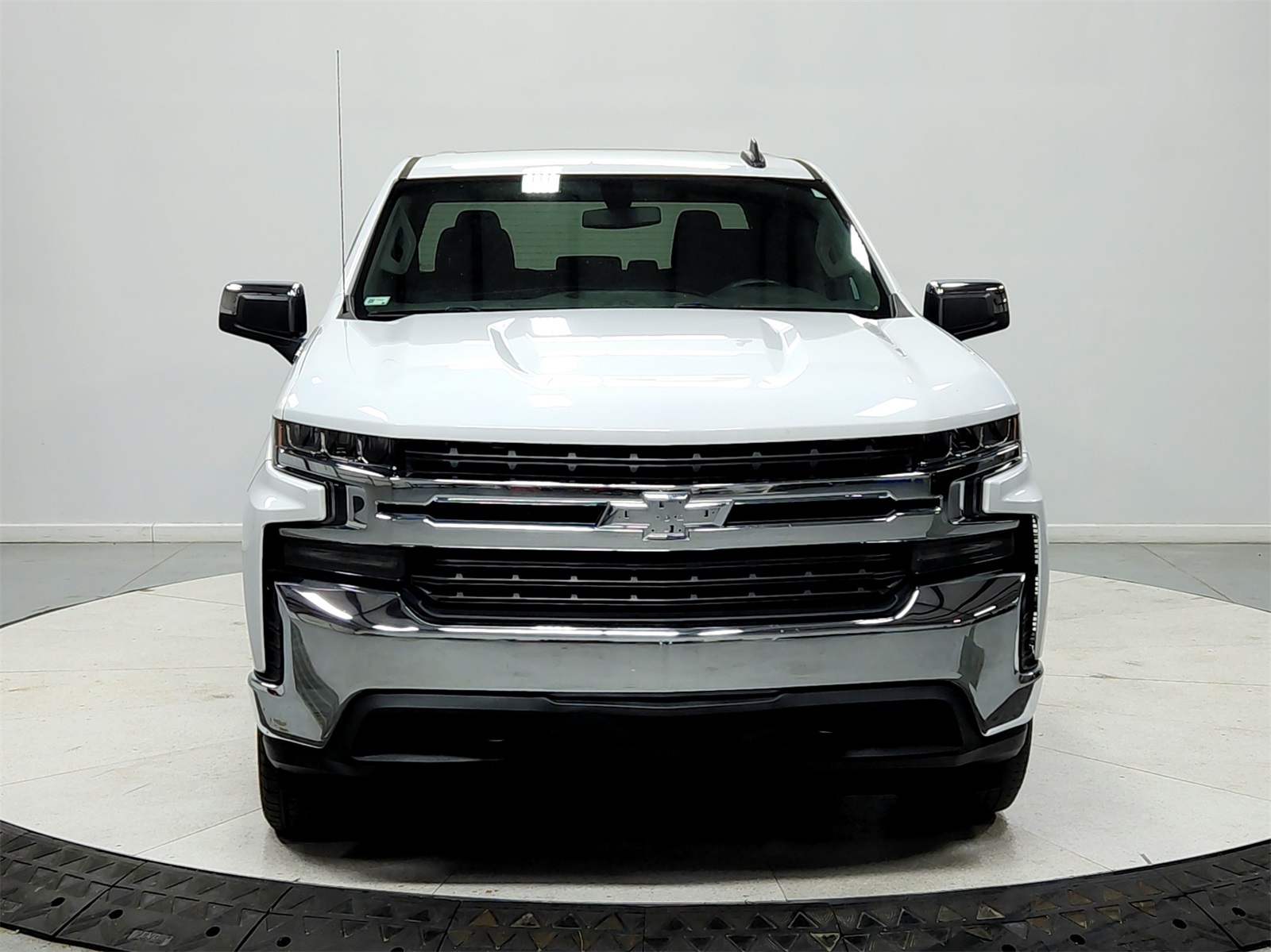 2021 Chevrolet Silverado 1500 LT photo 2
