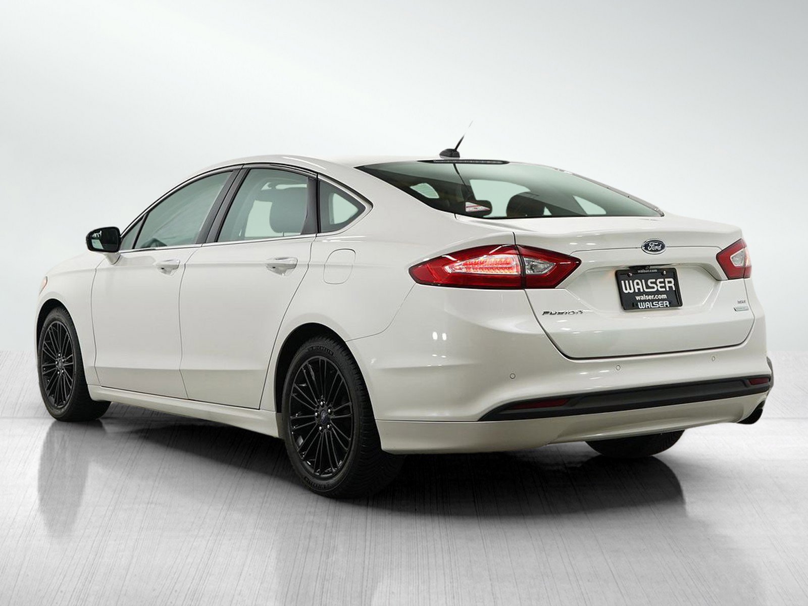 2015 Ford Fusion SE photo 3