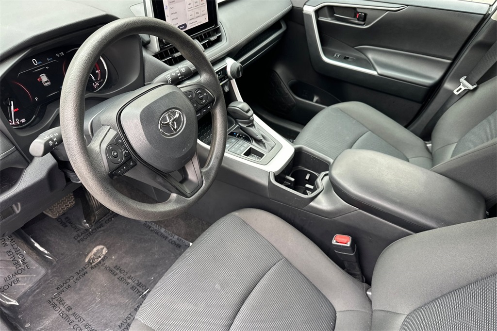 2024 Toyota RAV4 LE photo 8