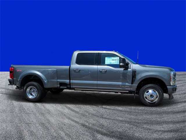 2025 Ford F-350 Platinum photo 2