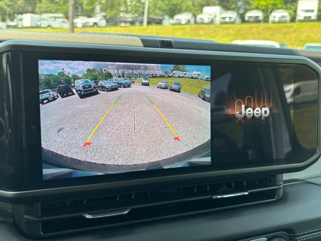 2024 Jeep Wrangler Sahara photo 17