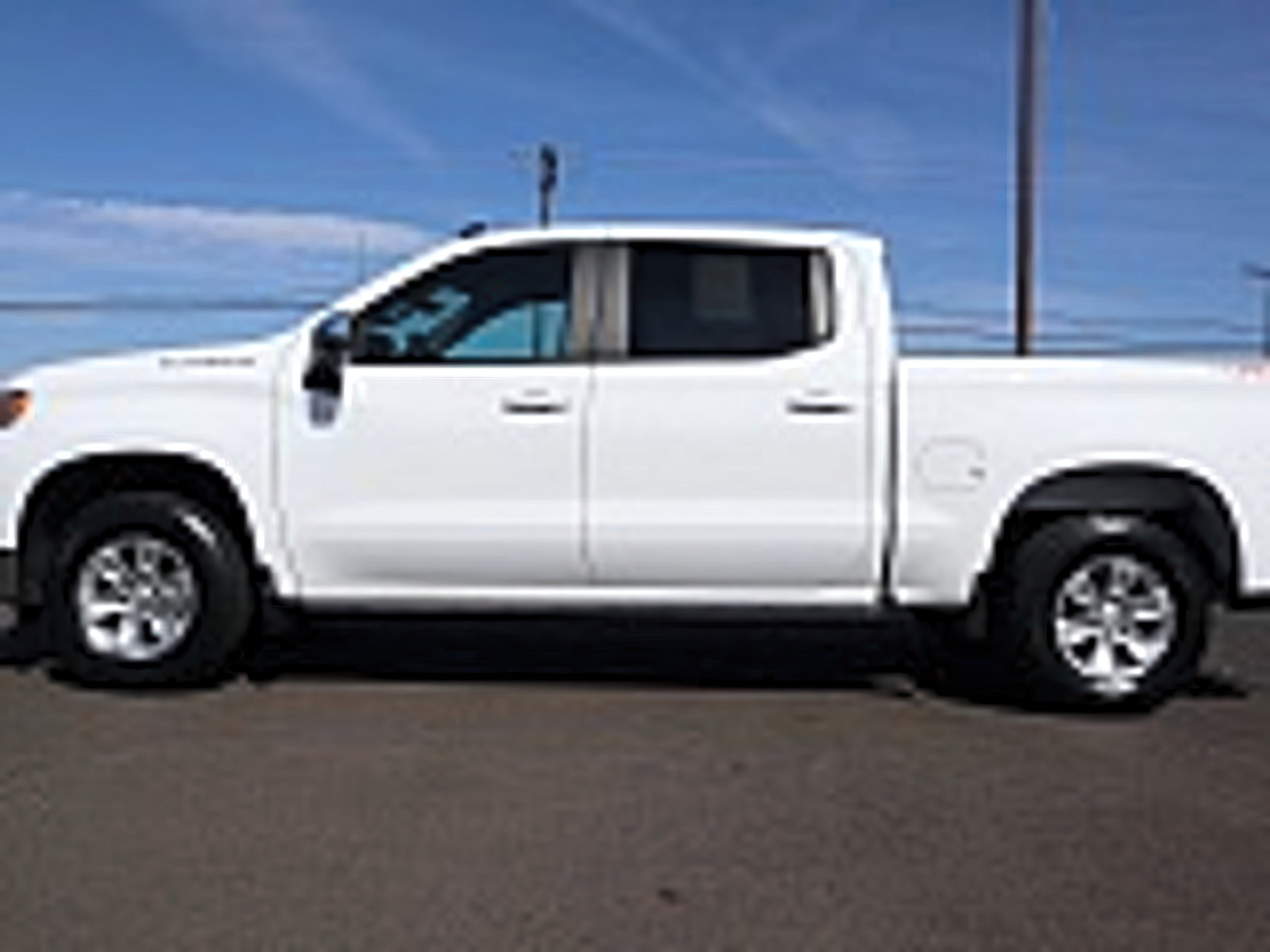 2024 Chevrolet Silverado 1500 LT photo 2