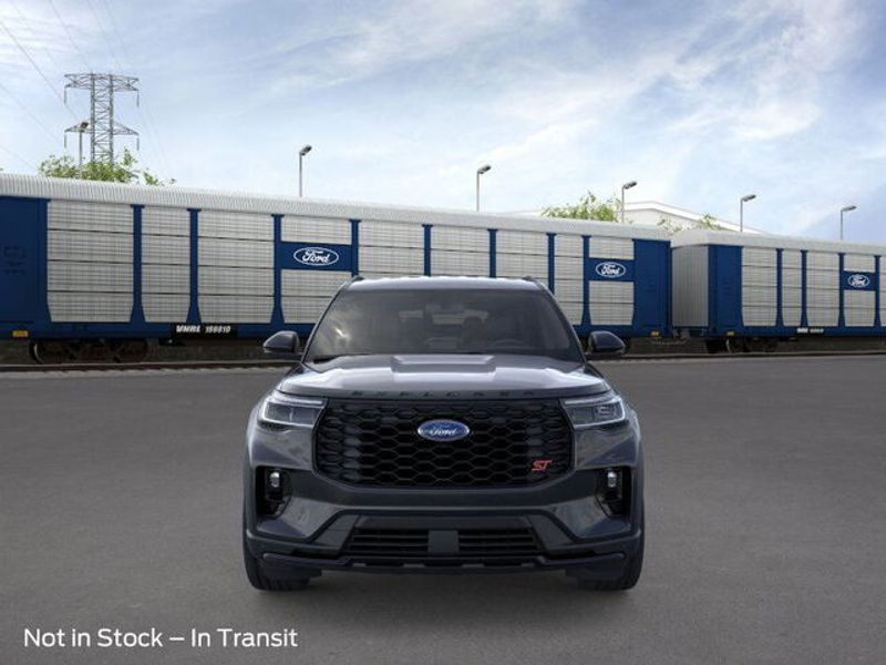 2025 Ford Explorer ST photo 4
