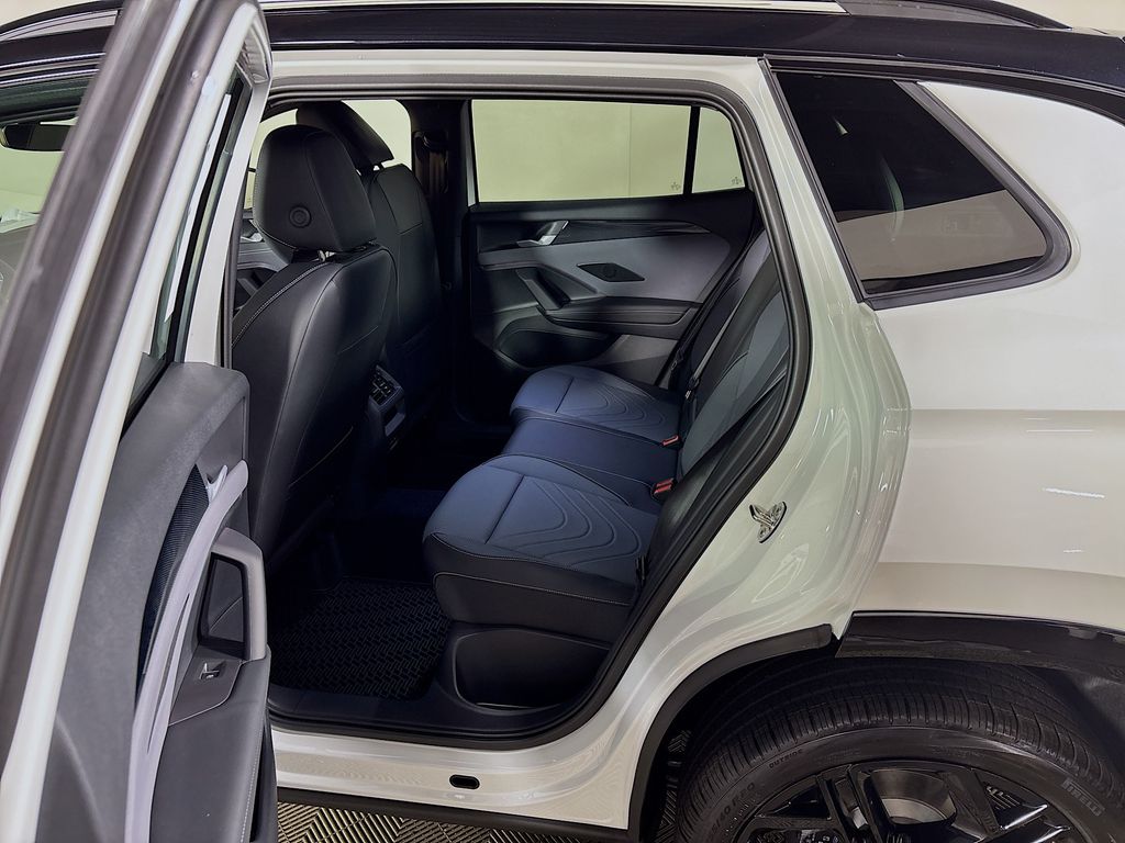 2025 Volkswagen Tiguan SE R-Line Black photo 19