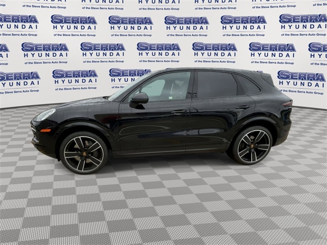 2022 Porsche Cayenne Base photo 5