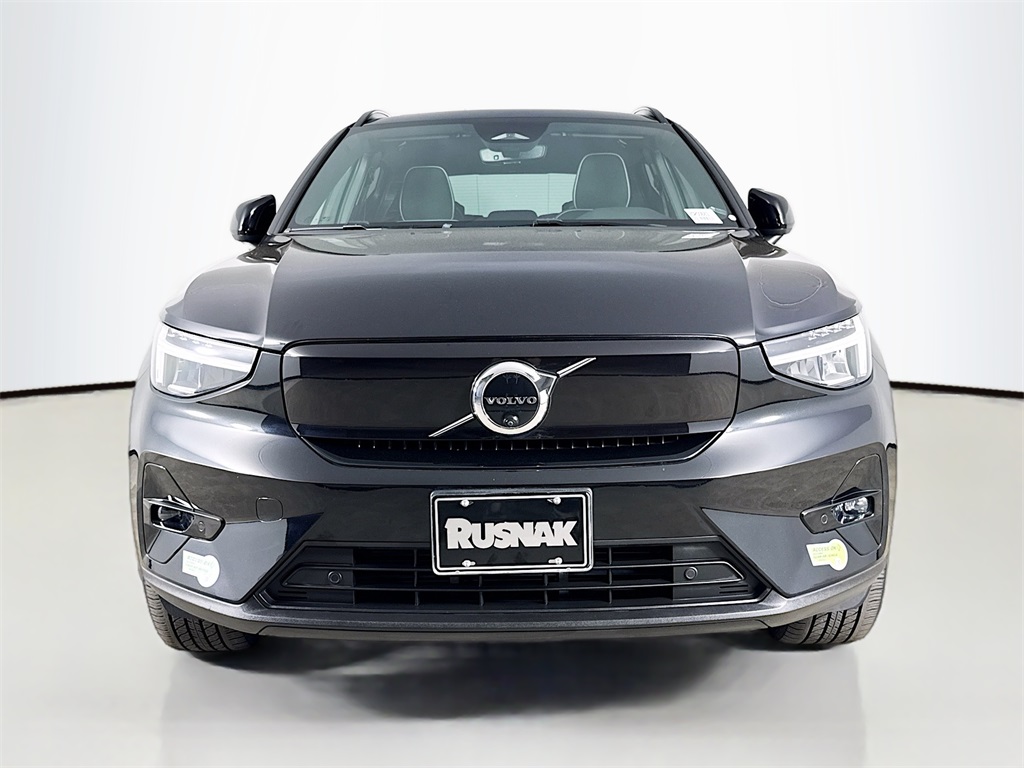 2023 Volvo XC40 Recharge Twin Plus photo 2