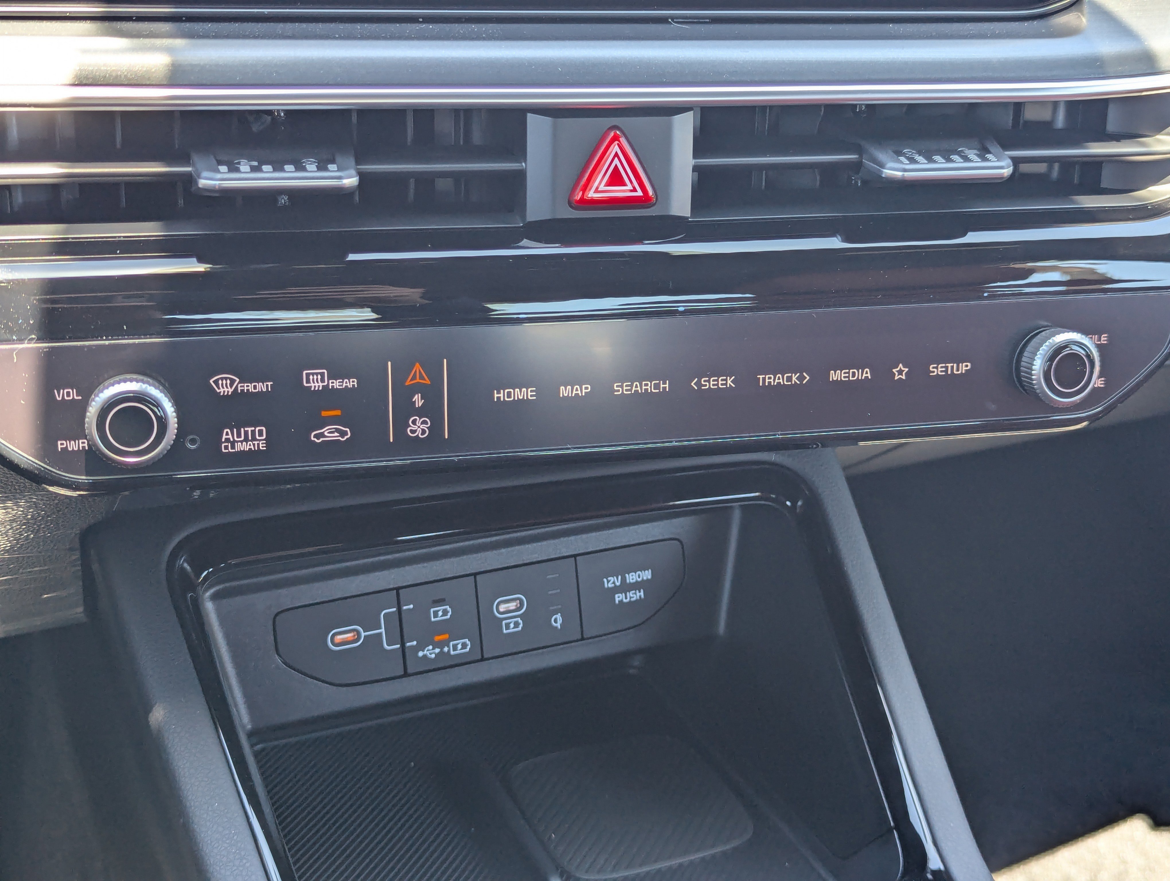 2025 Kia K5 GT-Line photo 4