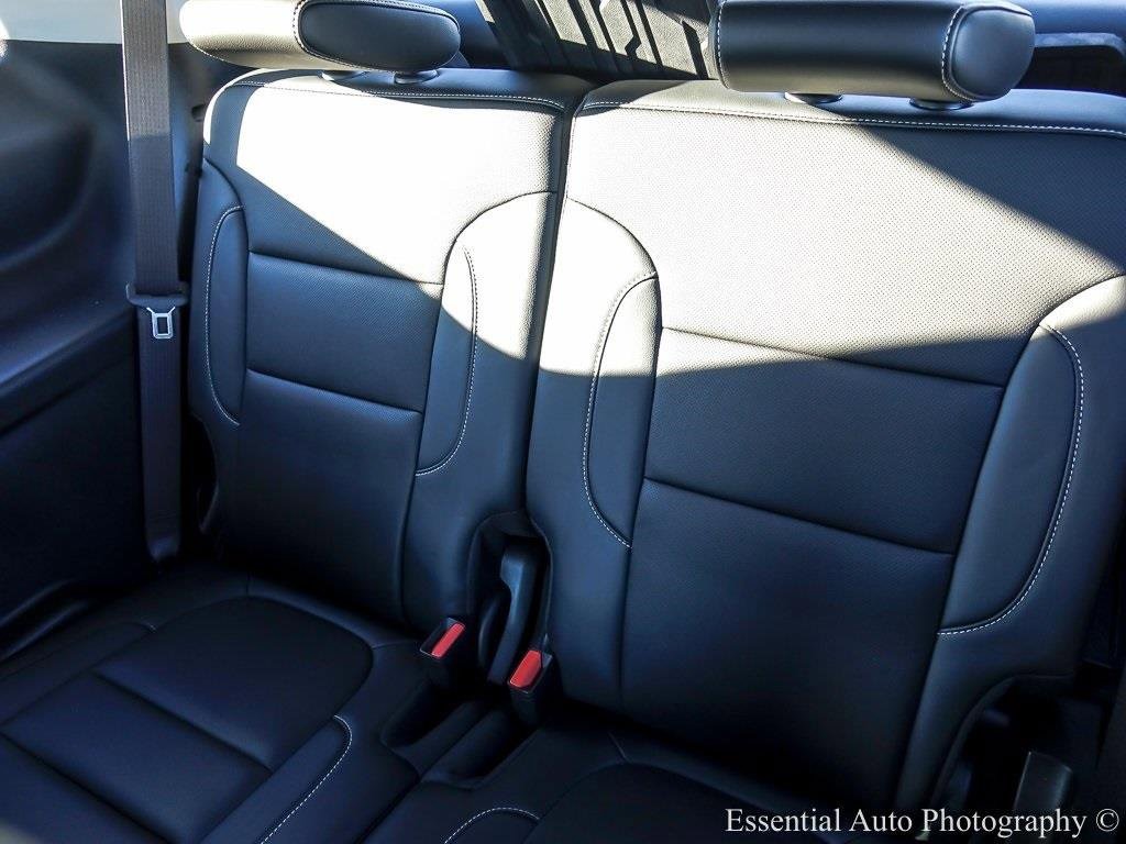 2023 GMC ACADIA - Image 13