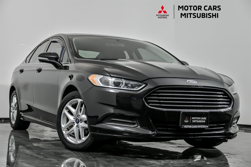 2015 Ford Fusion SE's photo