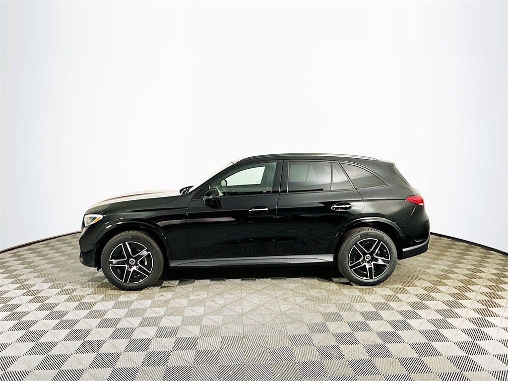 2026 Mercedes Benz GLC 300 4MATIC photo 3