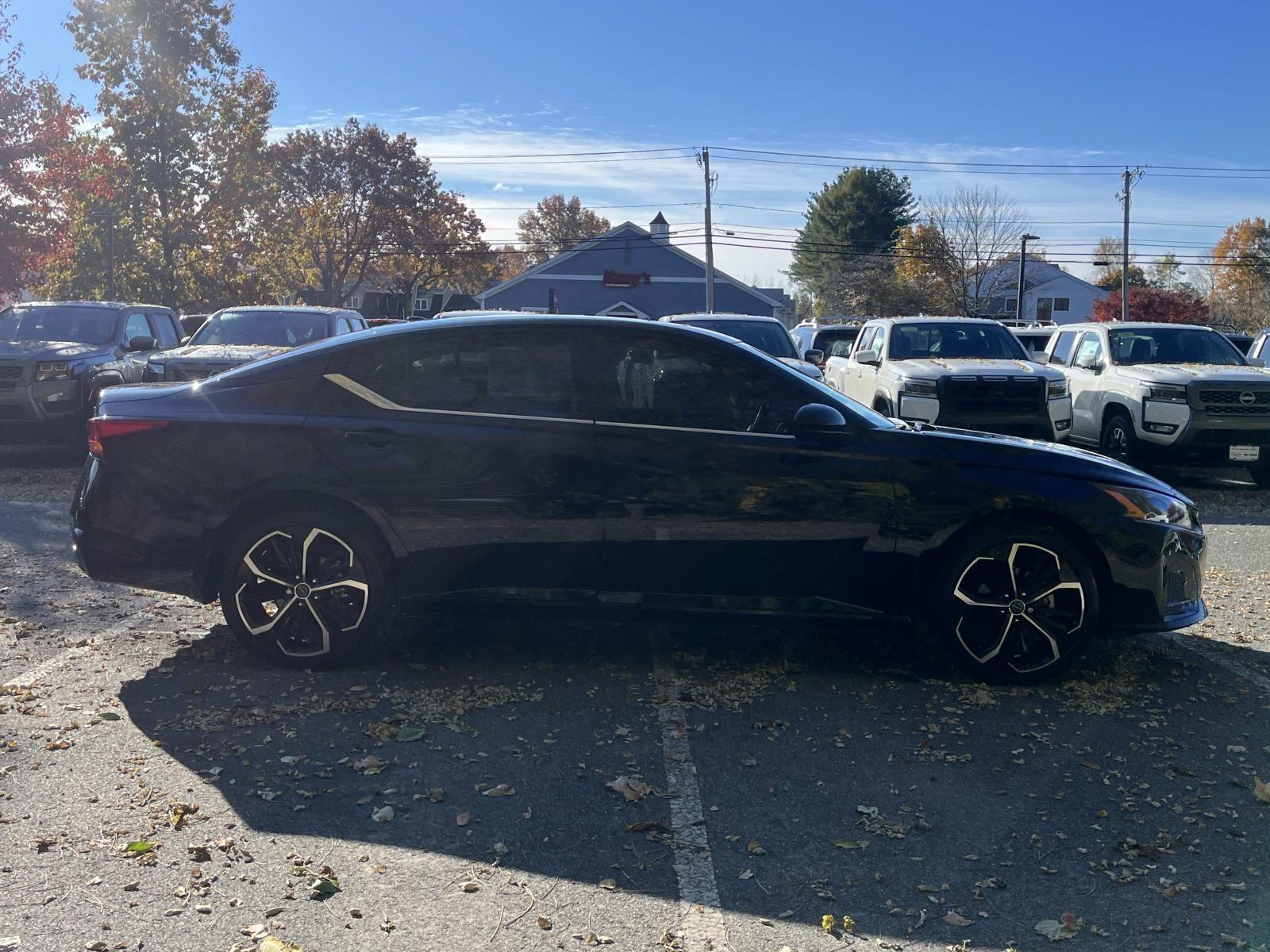 2024 Nissan Altima 2.5 SR photo 4