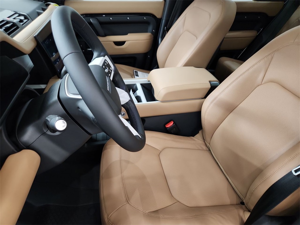 2025 Land Rover Defender 110 S photo 15