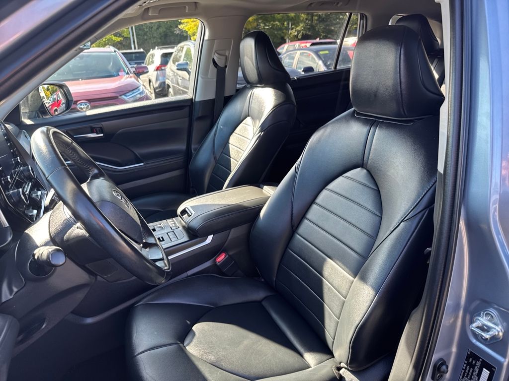 2022 Toyota Highlander XLE photo 3