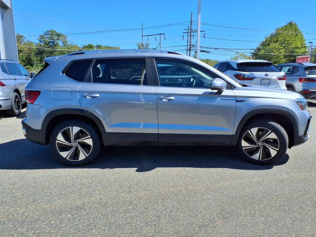 2023 Volkswagen Taos SE photo 2