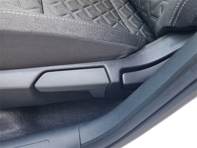 2025 Nissan Kicks SV photo 8