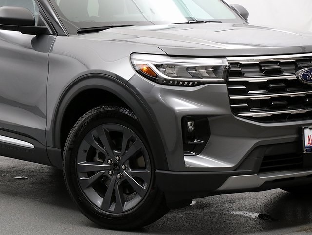 2025 Ford Explorer photo 3