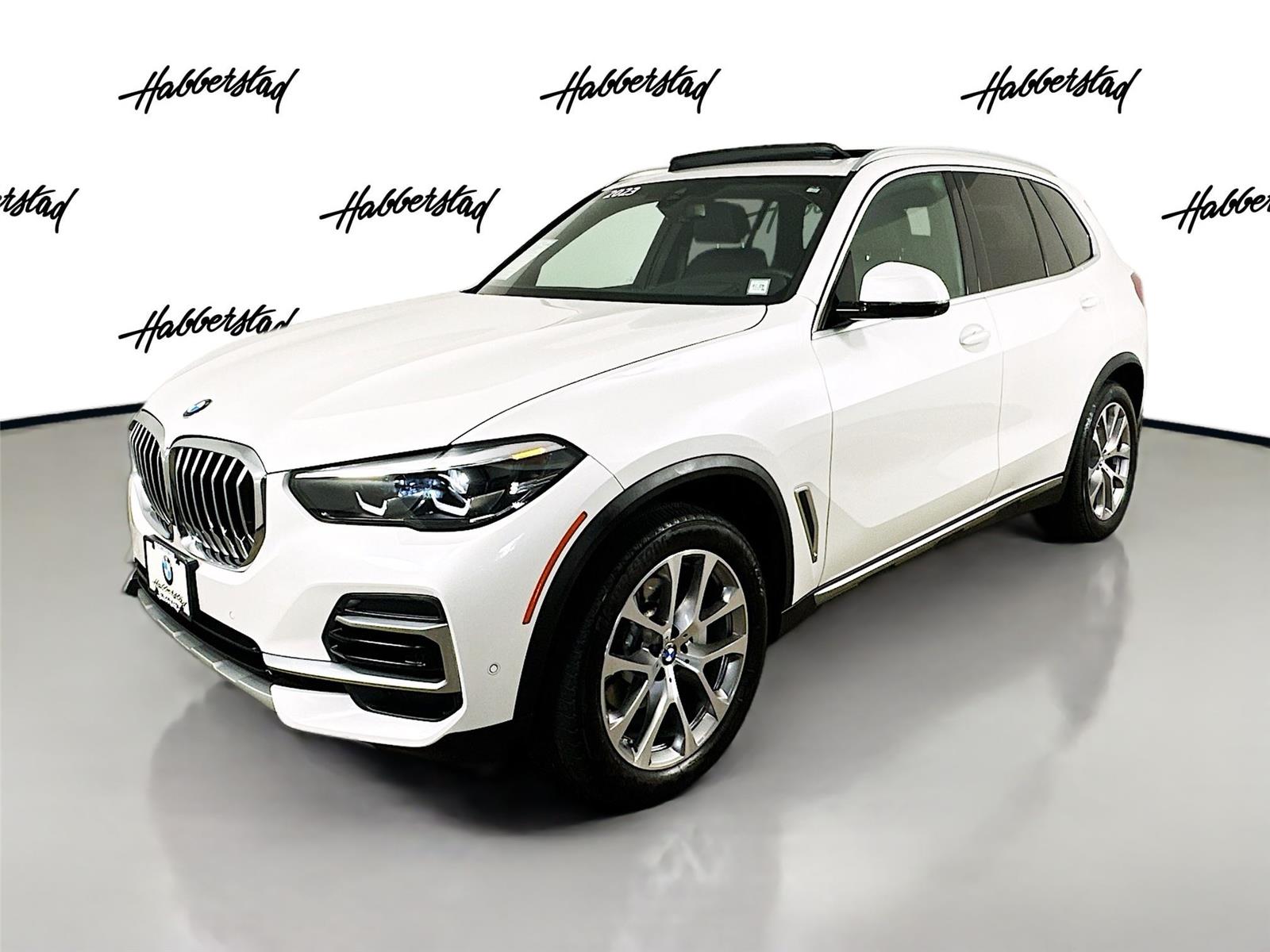 Used 2023 Mineral White Metallic BMW xDrive40i image 1