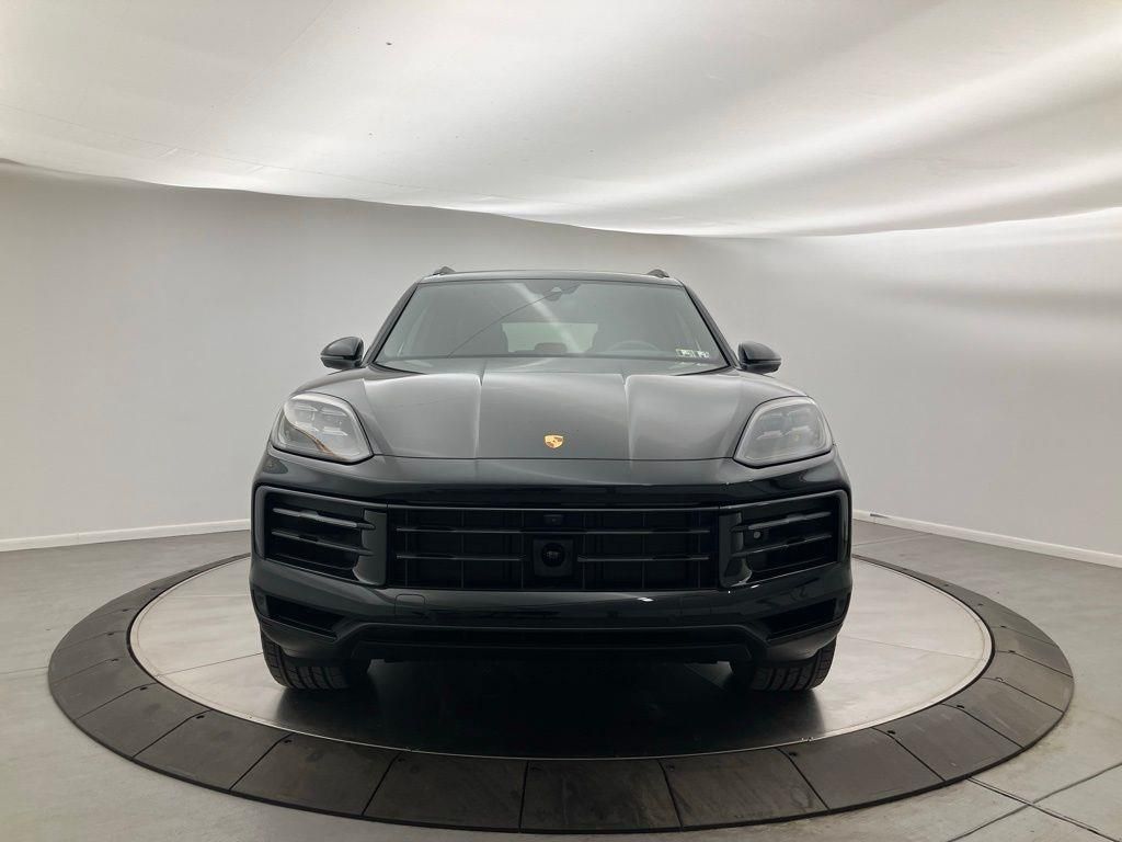 2025 Porsche Cayenne Base photo 9