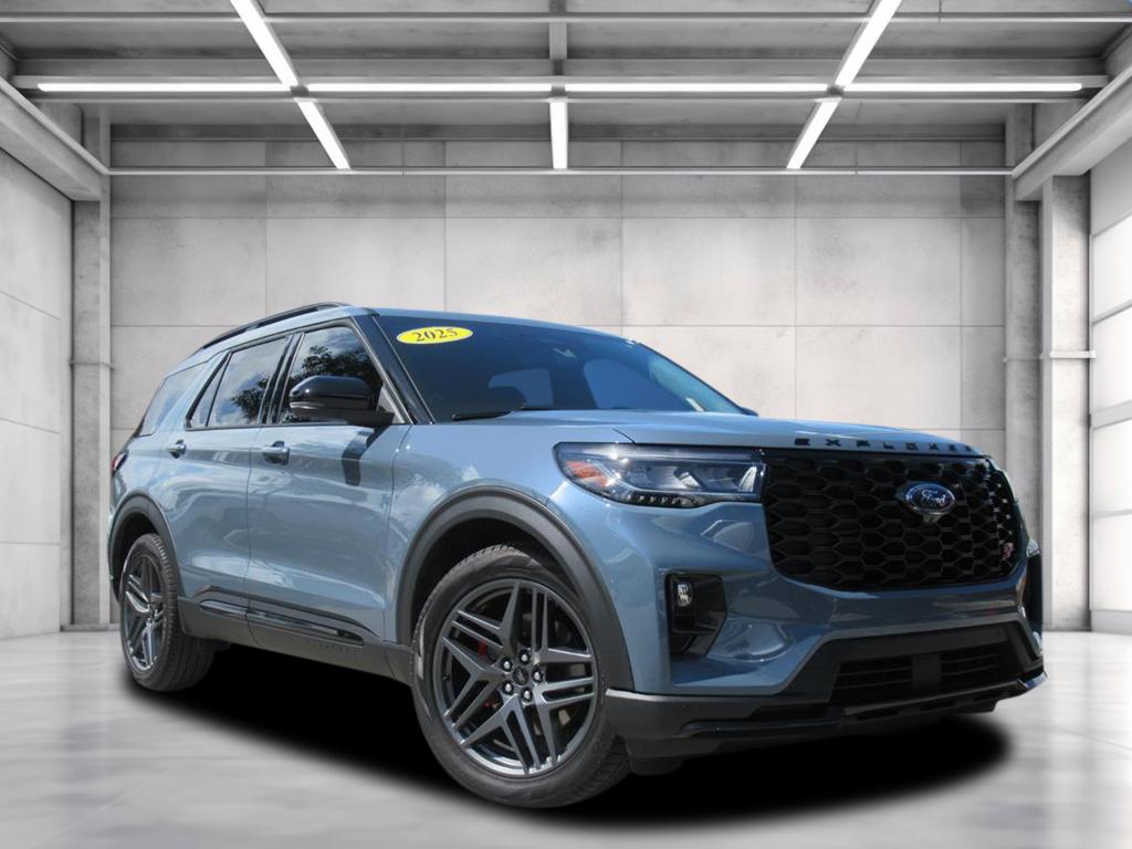2025 Ford Explorer ST's photo