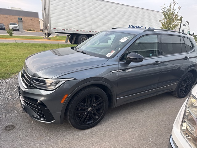 2022 Volkswagen Tiguan SE R-Line Black photo 2