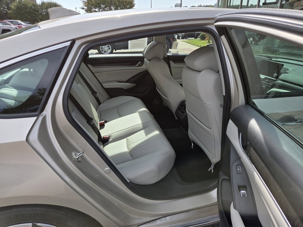 2020 Honda Accord Hybrid Touring photo 12