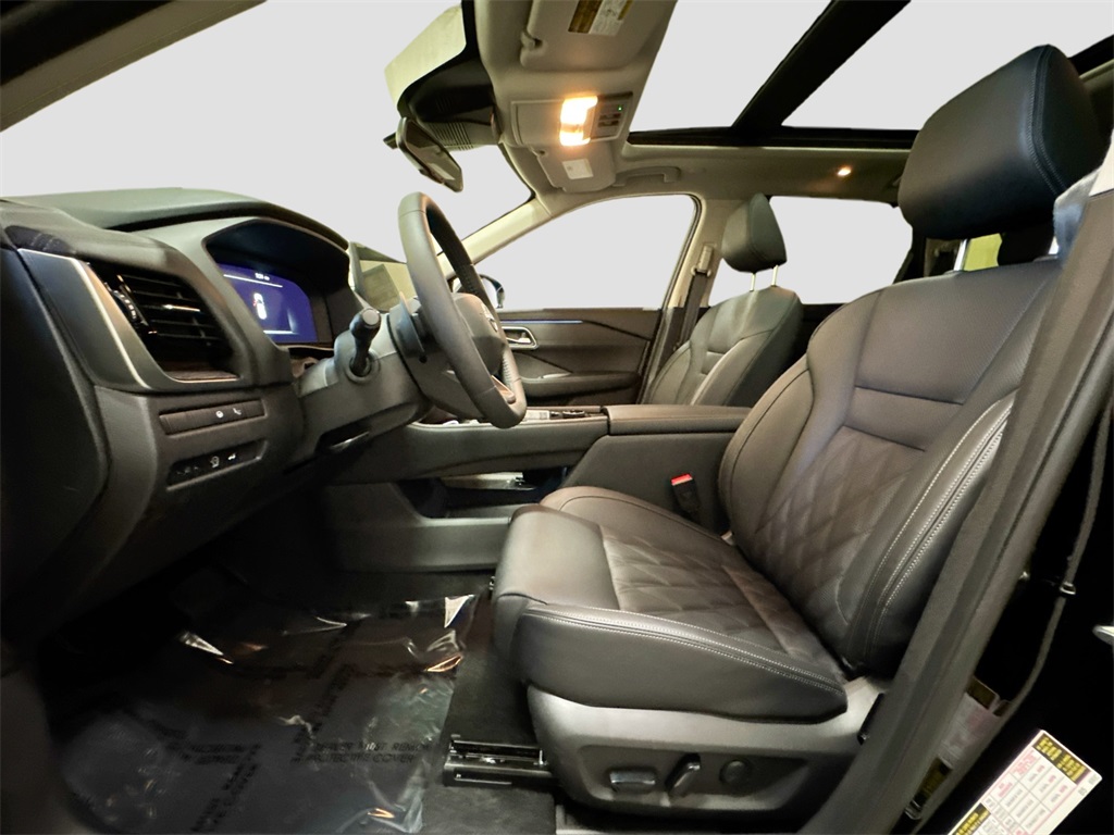 2026 Nissan Rogue Platinum photo 5