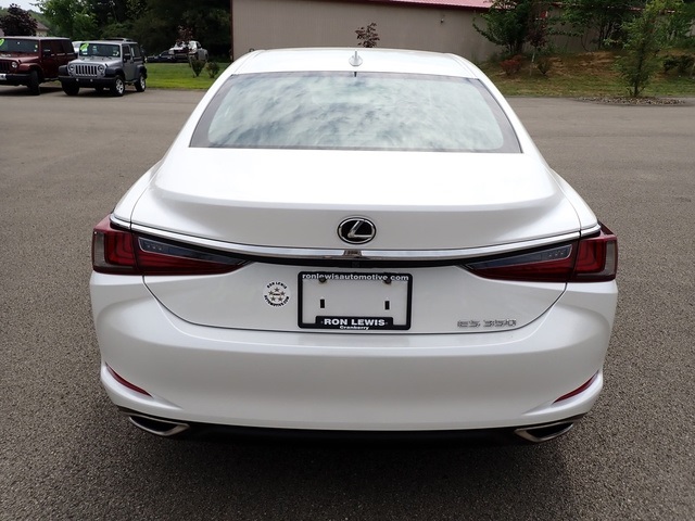 2022 Lexus ES 350 photo 4