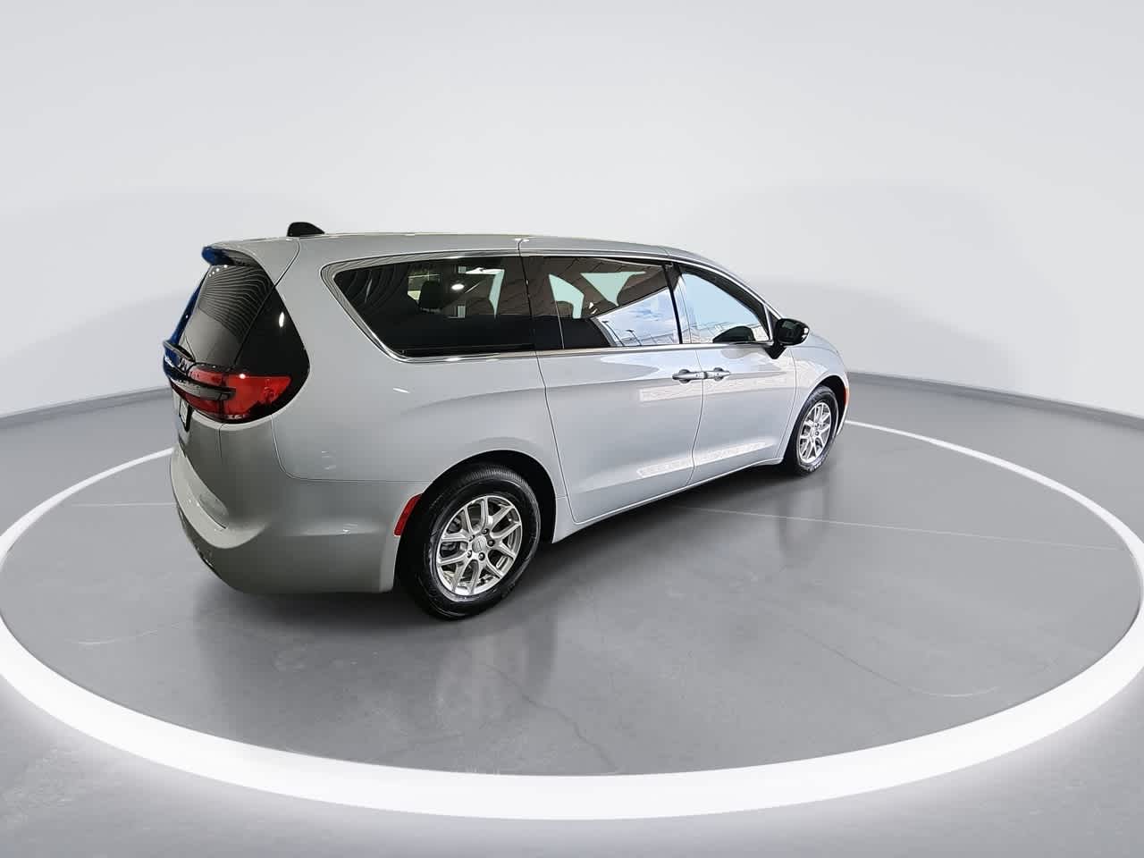 2026 Chrysler Pacifica photo 8