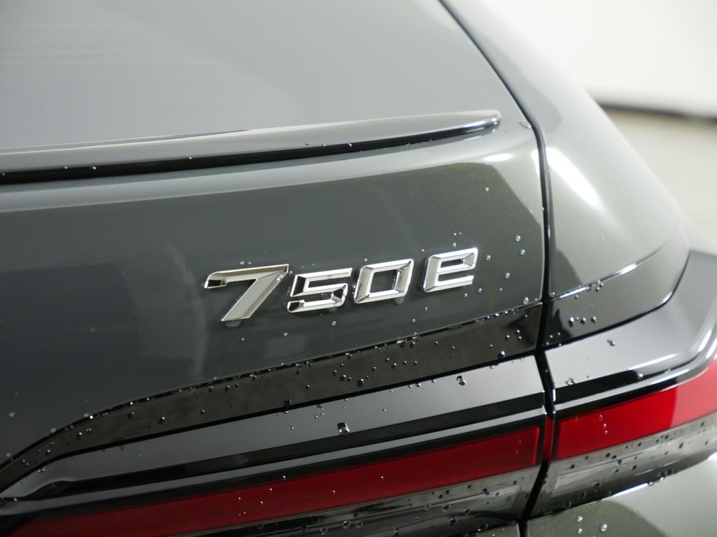 2025 Bmw 750e 750e xDrive photo 11