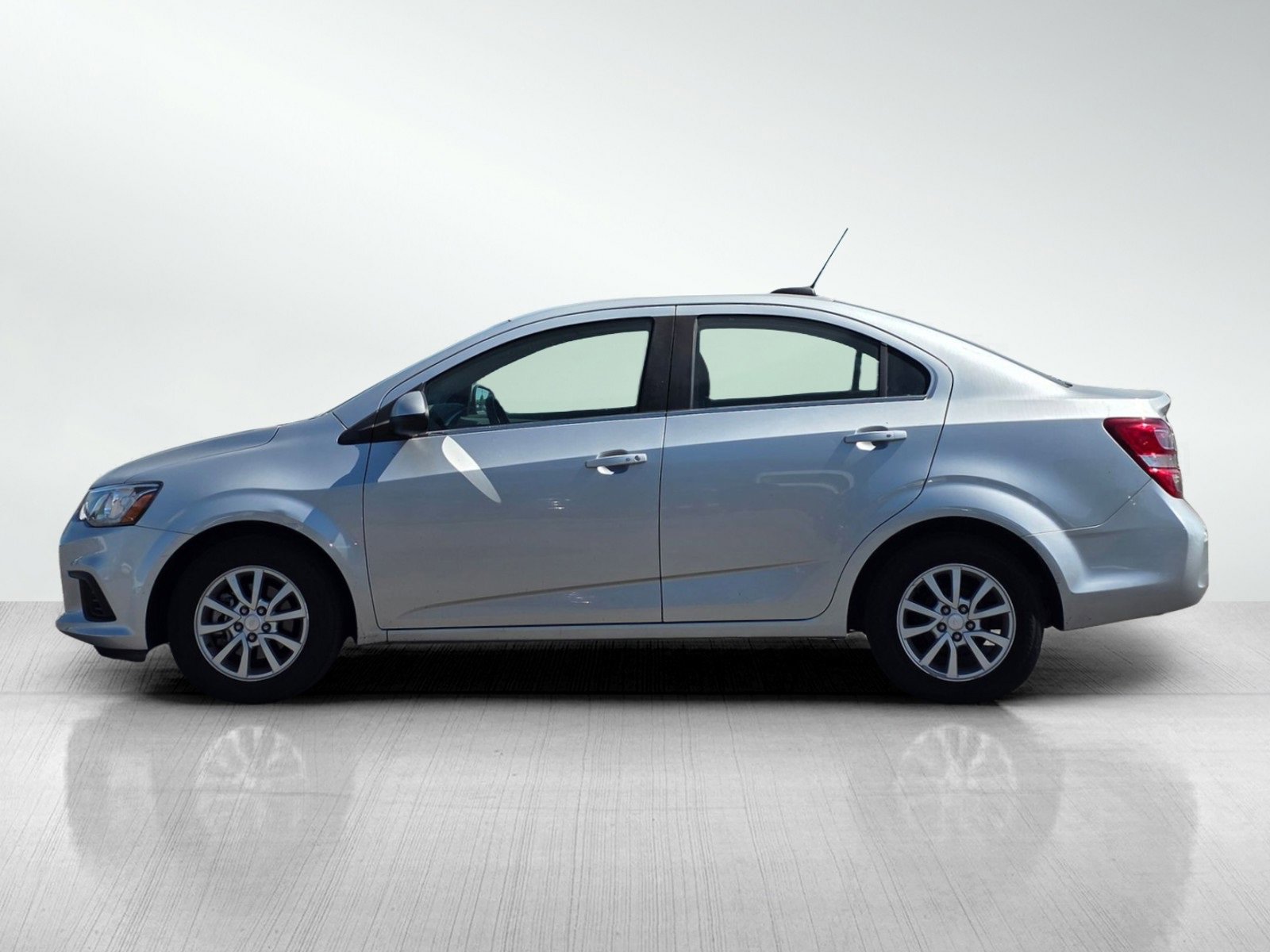 2018 Chevrolet Sonic LT photo 4
