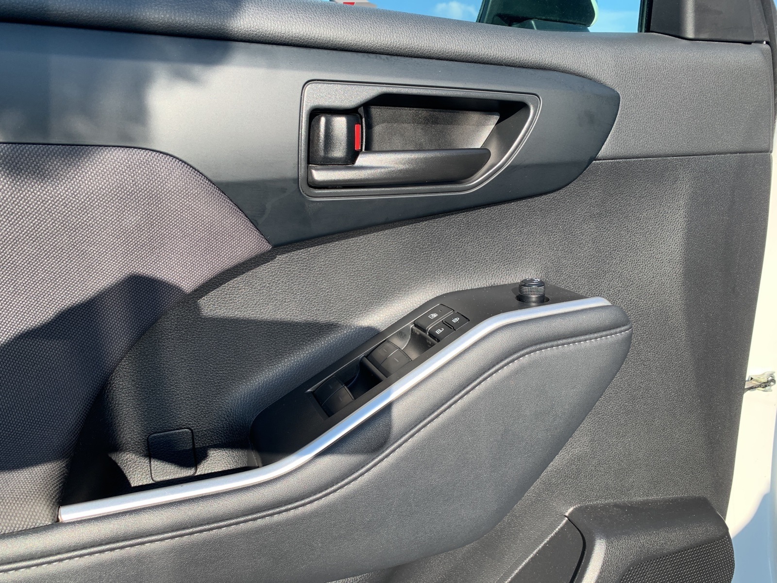 2024 Toyota Highlander LE photo 12