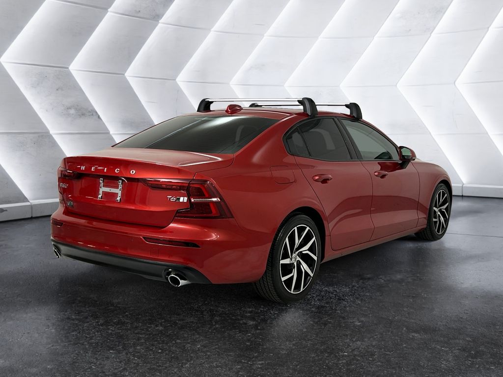 2019 Volvo S60 T6 Momentum photo 4