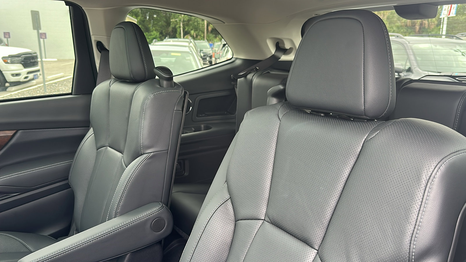 2025 Subaru Ascent Touring photo 18