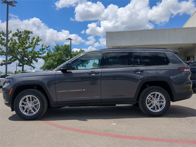2025 Jeep Grand Cherokee Laredo photo 5