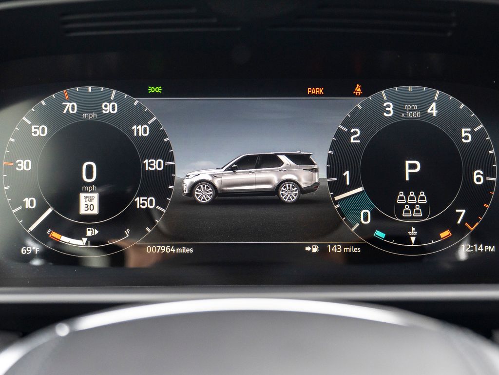 2024 Land Rover Discovery Metropolitan Edition photo 11