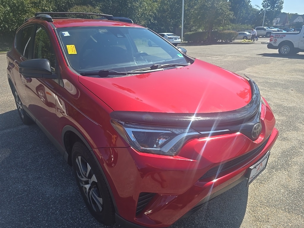2017 Toyota RAV4 LE photo 3