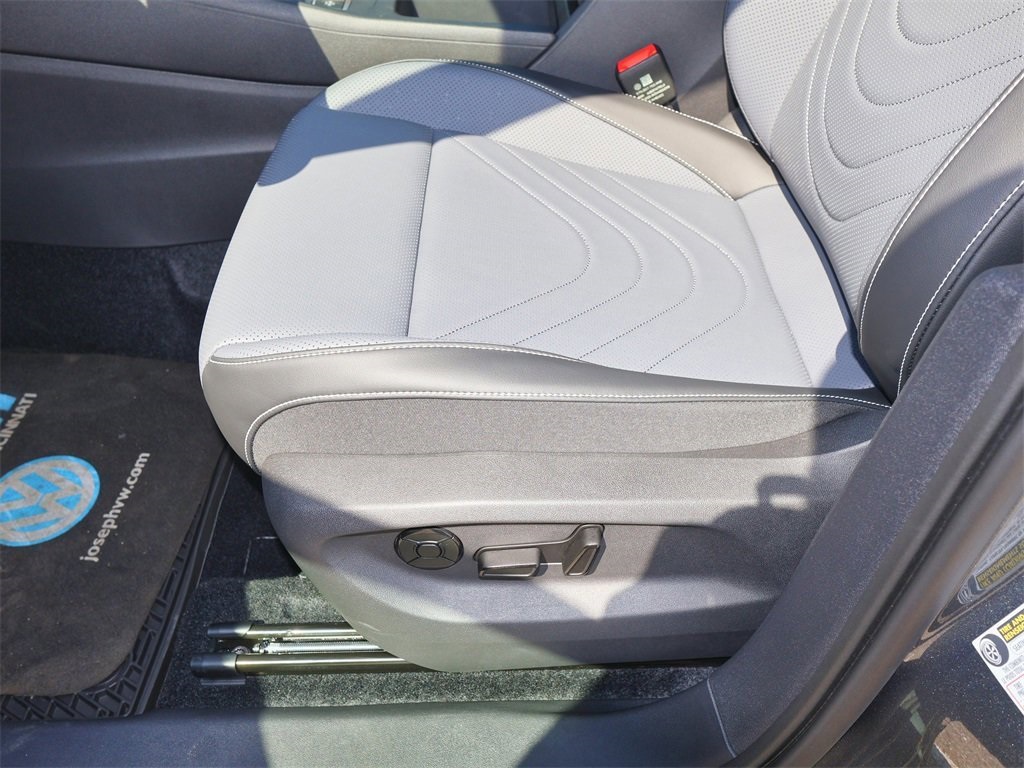 2025 Volkswagen Tiguan SE R-Line Black photo 13