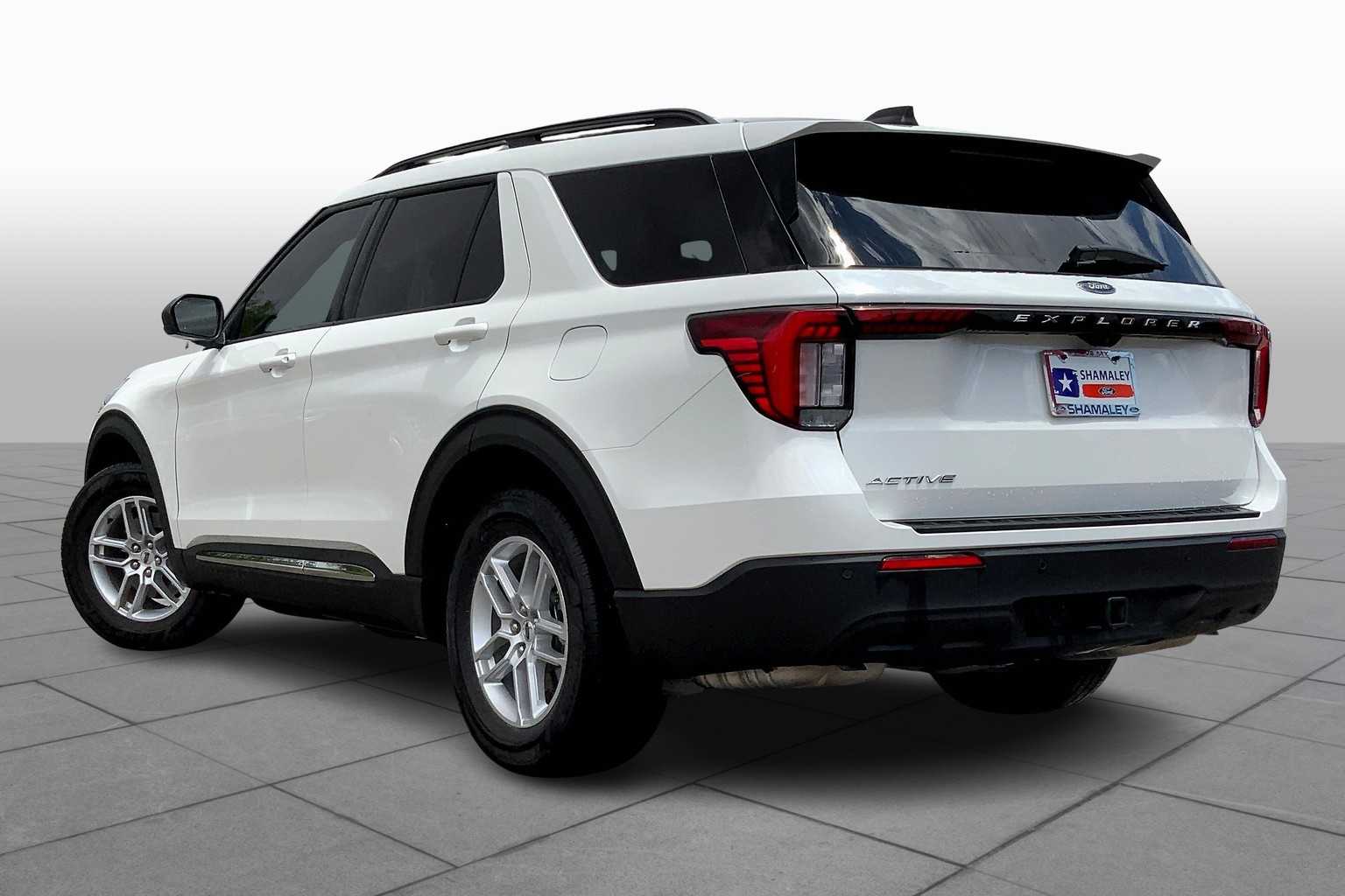 2025 Ford Explorer photo 10
