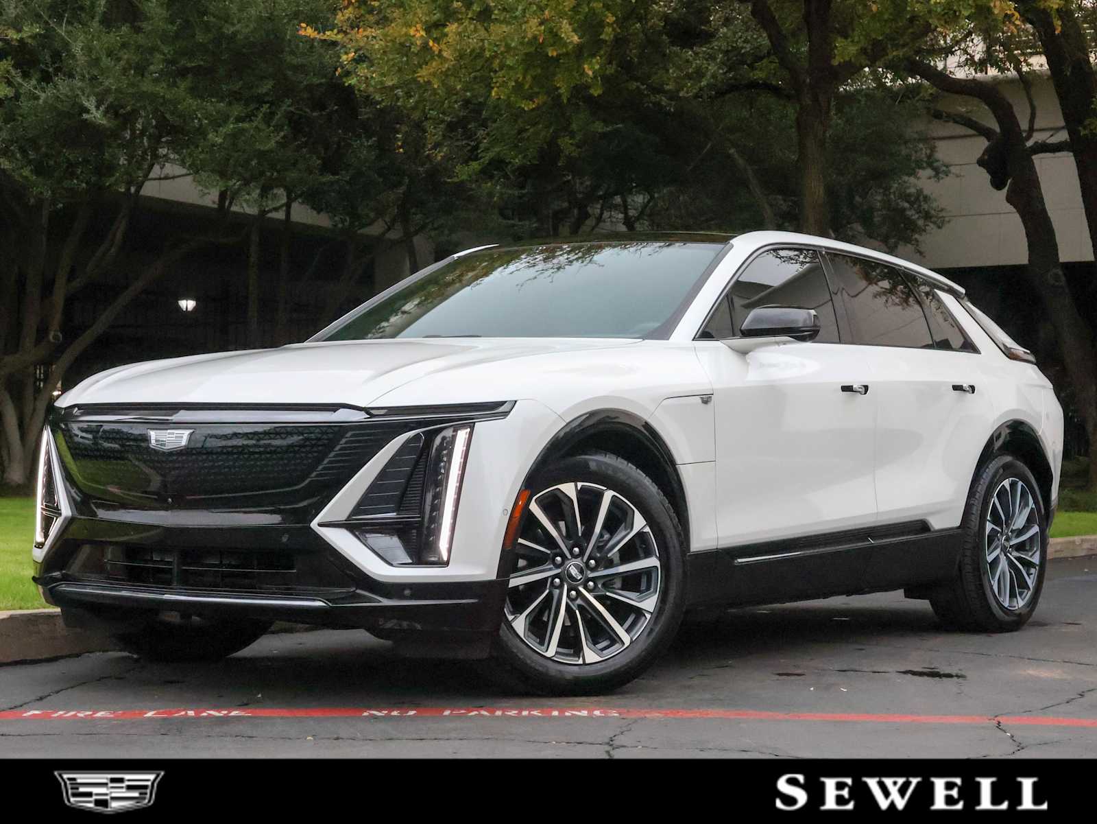 2024 Cadillac LYRIQ Sport 2's photo