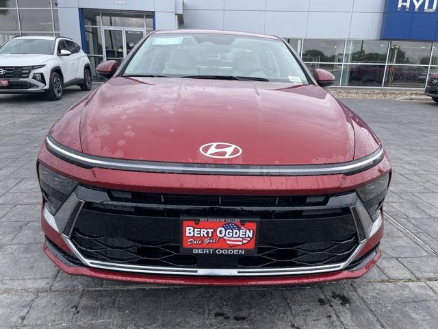 2025 Hyundai Sonata SEL photo 2