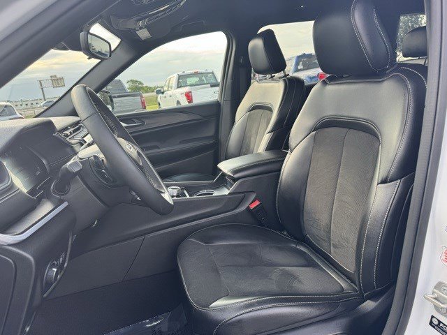 2024 Jeep Grand Cherokee Altitude photo 10