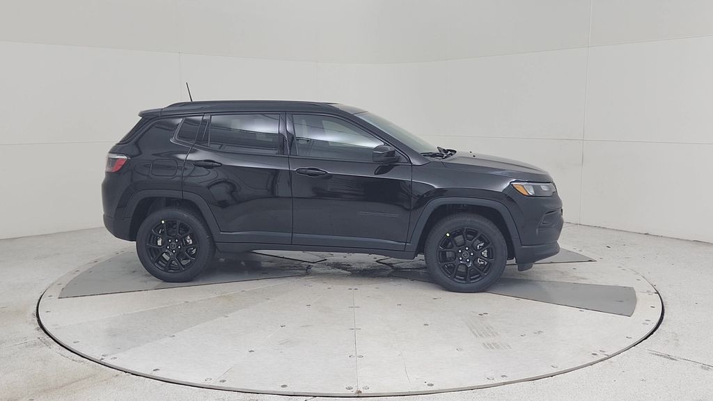 2026 Jeep Compass Latitude photo 2